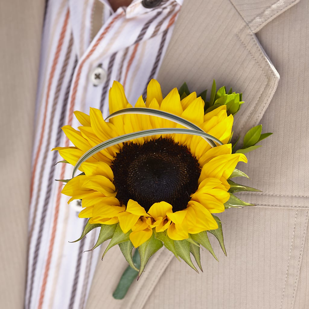 Free Spirit Boutonniere – Serrano Flowers, Riverside CA